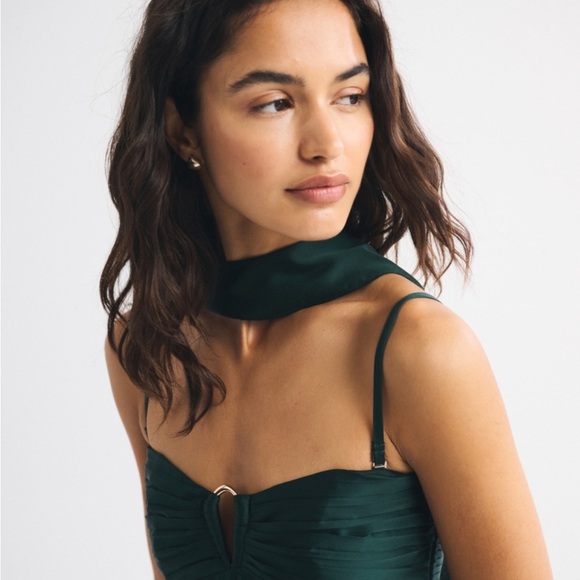 Abercrombie & Fitch Strapless Dark Emerald Pleated Maxi Dress - Picture 2 of 5